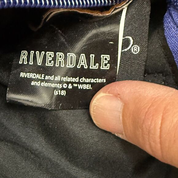 Bioworld Riverdale Vixens Megaphone Convertible Cross Body Handbag - Picture 6 of 13